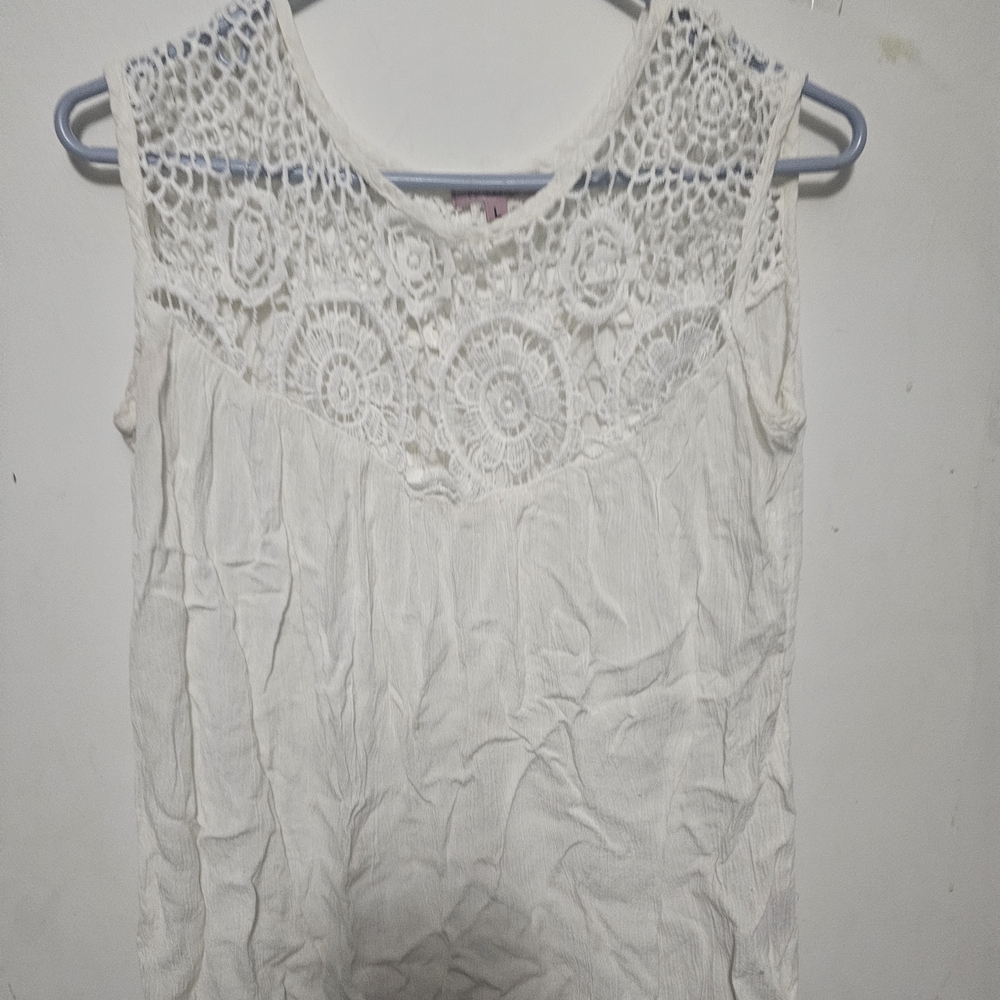 Crochet Yoke Sleeveless Tank Top in Cream